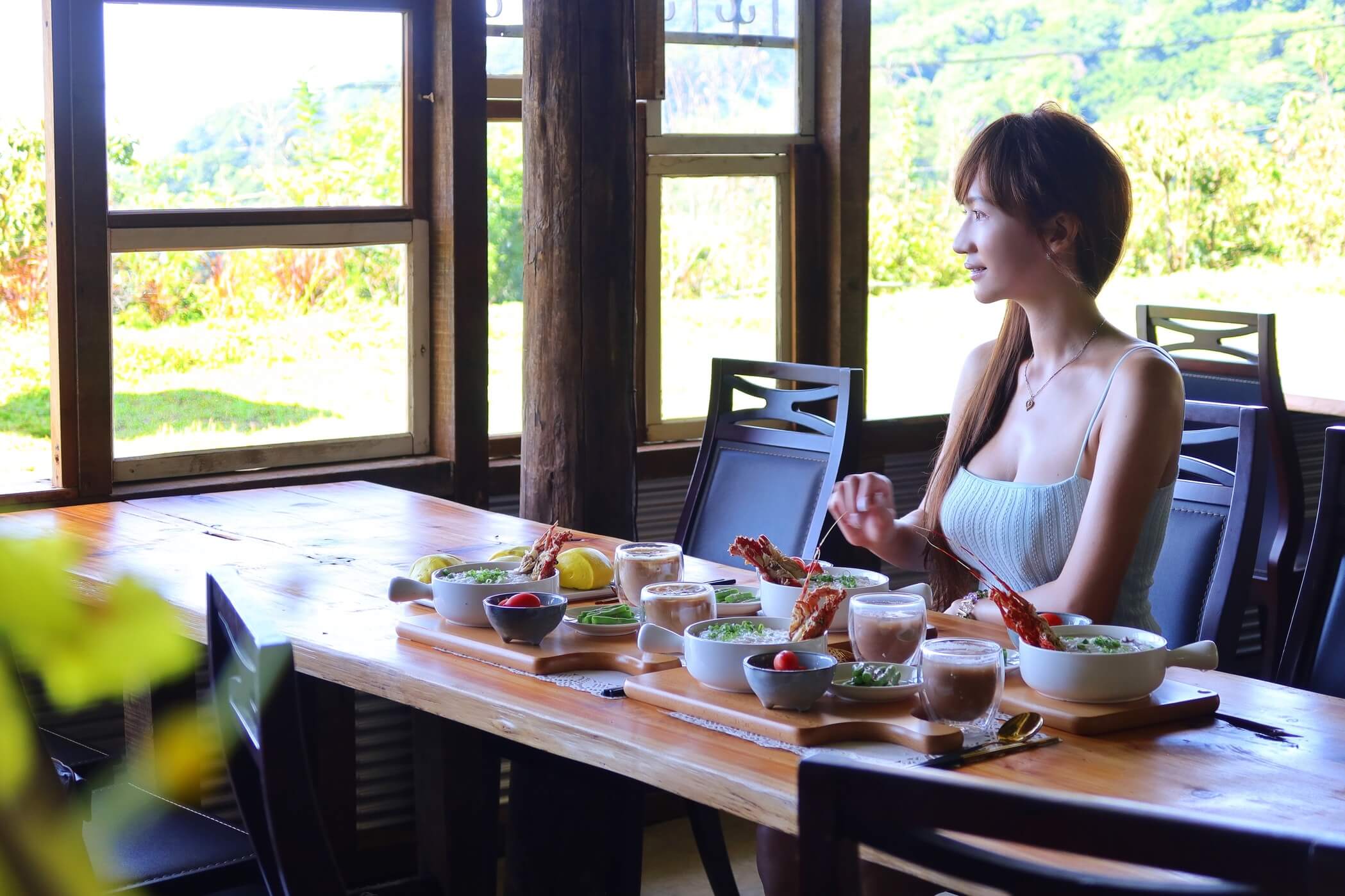 【苗栗露營】雲霧灣灣 懶人露營，夢幻雲海一泊四食，晚餐豪華和牛海陸燒烤，龍蝦粥早餐超享受，每帳專屬獨立衛浴，雲霧之梯絕美拍照點! @混血珊莎的奇幻旅程