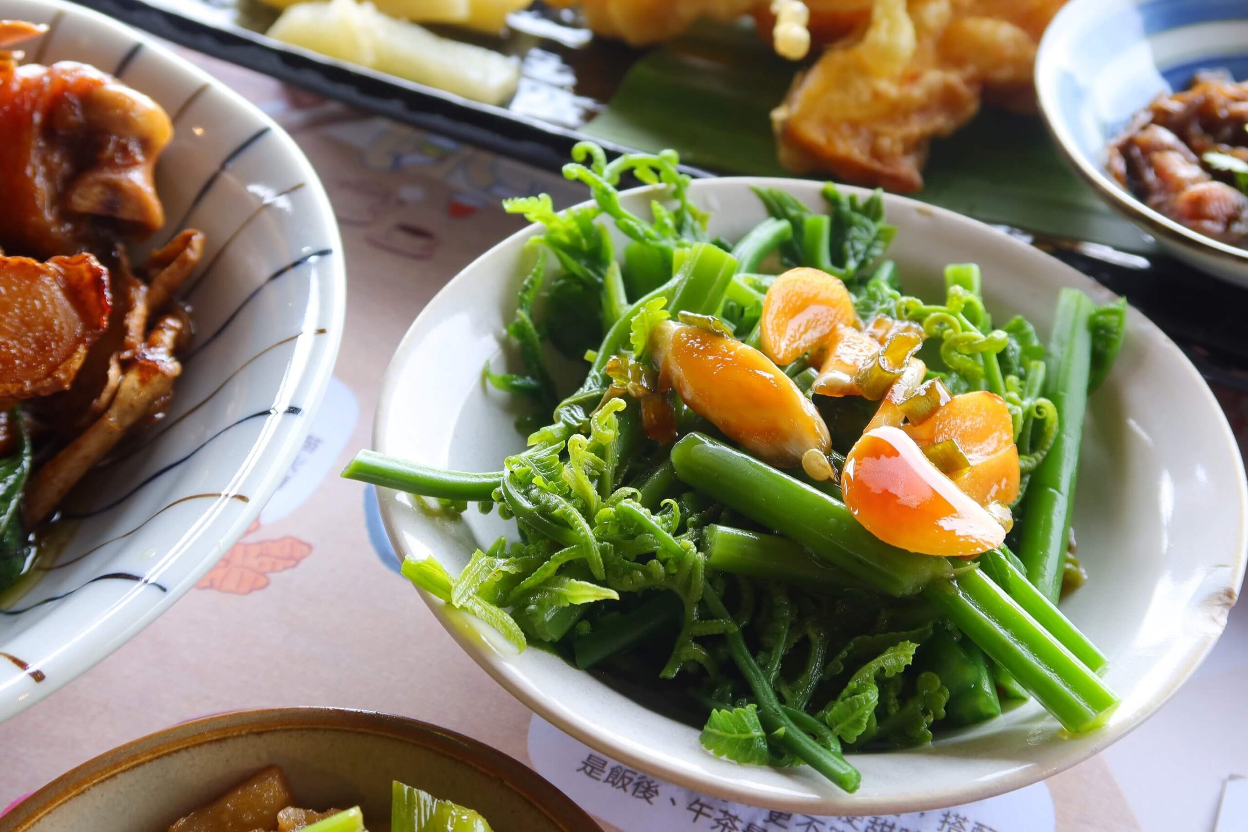 【苗栗美食餐廳】雲也居一休閒農場 景觀餐廳享用薑麻特色料理│ 琉璃秋境 懶人野餐下午茶 窯烤披薩美味又好拍!│苗栗美食景點推薦 @混血珊莎的奇幻旅程