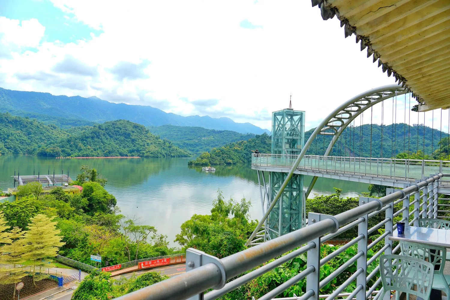 【曾文水庫觀景台】搭船徜徉全台最大水庫，360 度湖景，曾文水庫餐廳! @混血珊莎的奇幻旅程