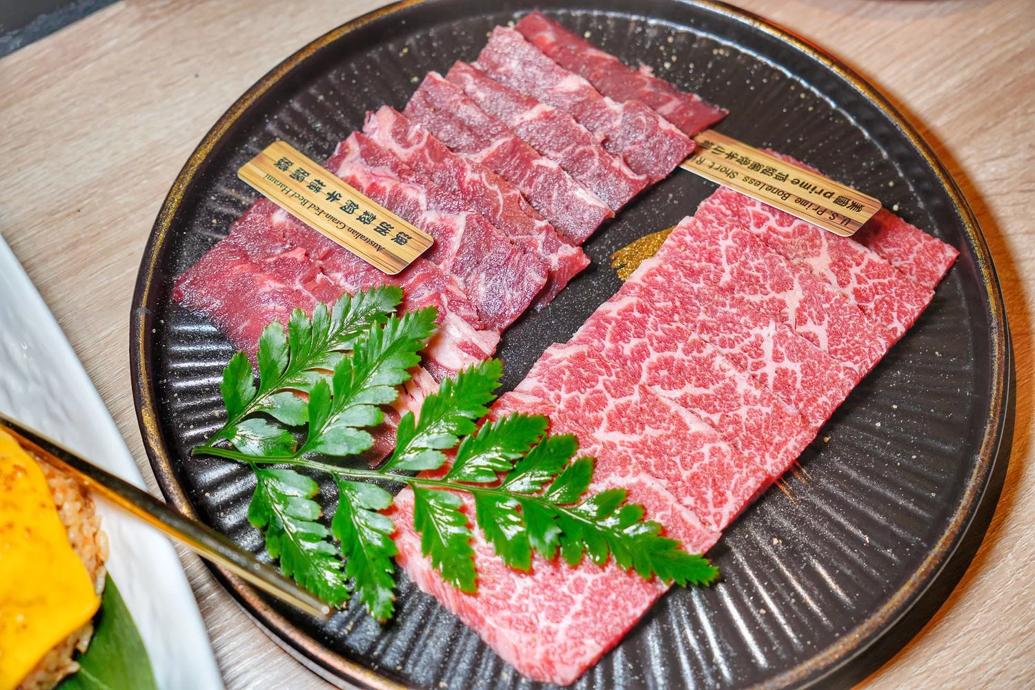 【紅巢燒肉工房】台中老字號南屯燒肉，現烤波士頓龍蝦，頂級日本A5和牛專人幫烤，慶生聚餐約會首選! @混血珊莎的奇幻旅程