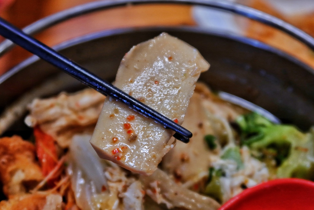 【彰化臭豆腐】御國香 麻辣臭豆腐，超人氣排隊美食，會噴汁的麻辣鴨血臭豆腐，必吃超澎湃海龍王麻辣鍋! @混血珊莎的奇幻旅程