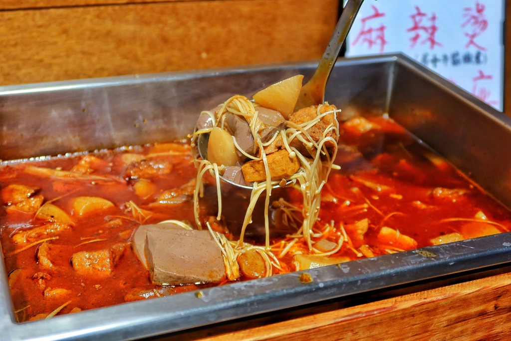 【新竹東區美食】厚作本舖，還有自助吧麻辣燙、爆米花、飲料通通吃到飽! @混血珊莎的奇幻旅程