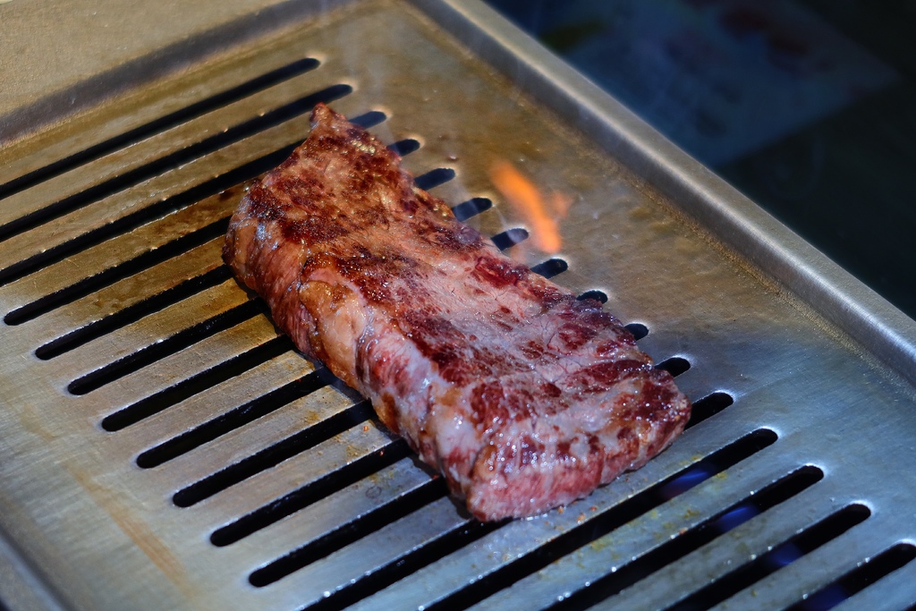 【永和燒肉】大發燒肉，職人每日鮮切冷藏澳洲和牛，新北必吃頂級燒肉! @混血珊莎的奇幻旅程