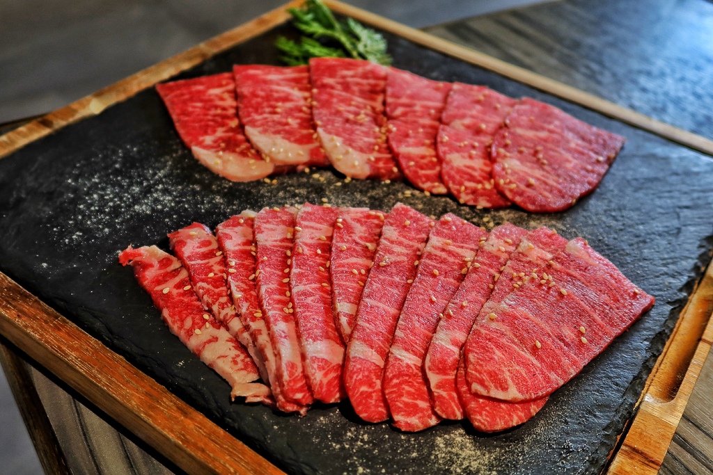 【竹北燒肉】火山岩燒肉竹北旗艦店，主打印地安特色主題，全牛餐份量多又美味! @混血珊莎的奇幻旅程