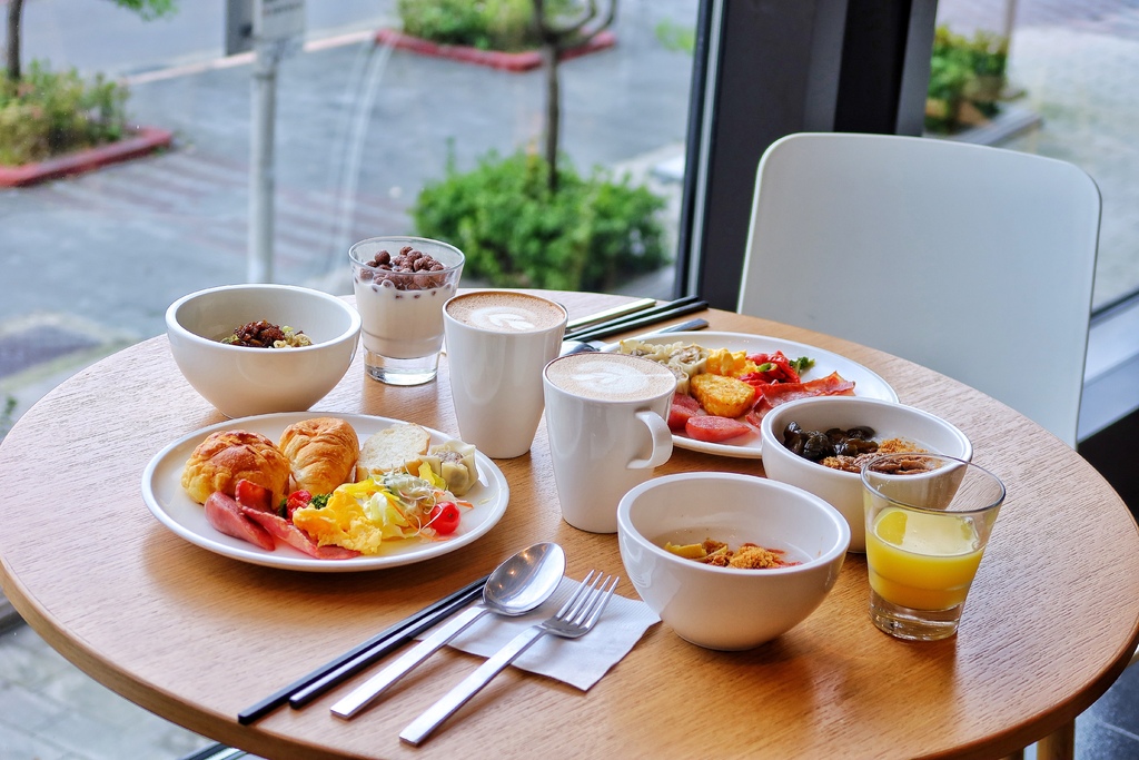 【世民酒店早餐】來自荷蘭的潮旅店citizenm taipei ，早餐豐富又好吃! @混血珊莎的奇幻旅程