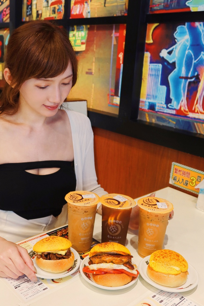 【楠梓早午餐】香江港式菠蘿茶飲，會牽絲的菠蘿油超誘人! @混血珊莎的奇幻旅程