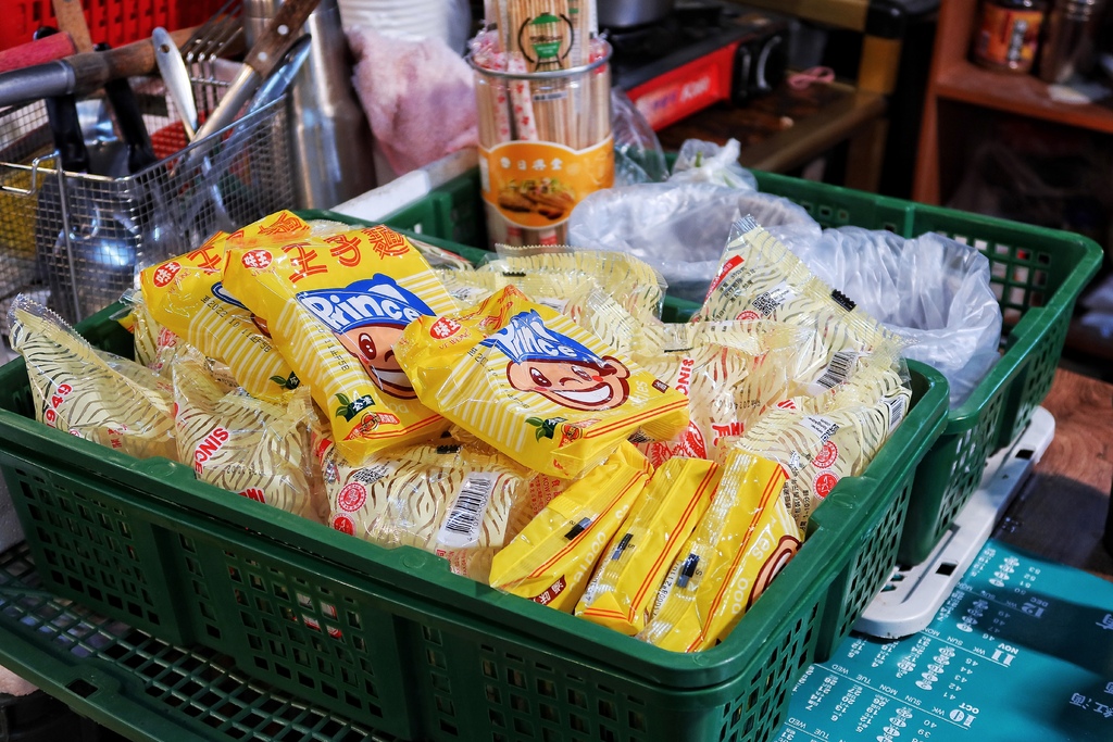 【林口好吃滷味】嘉鹿米滷味，隱身在黃昏市場的林口平價美食，多達30種滷味夾到手軟! @混血珊莎的奇幻旅程
