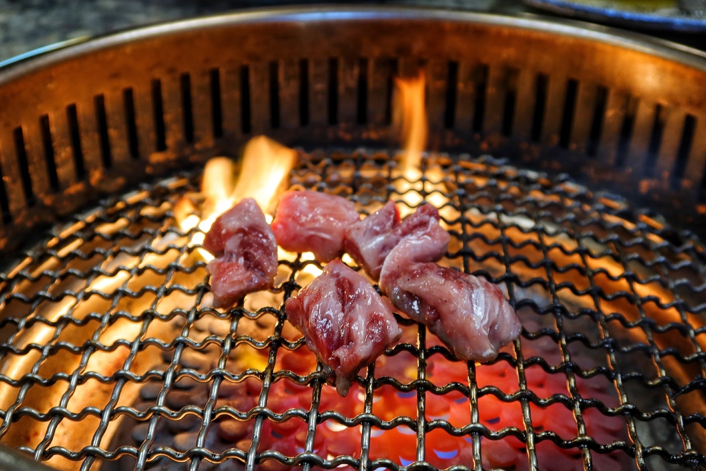 【國父紀念館燒肉】京昌園日本本格燒肉餐廳，必吃夢幻日本黑毛和牛，入口即化超銷魂! @混血珊莎的奇幻旅程